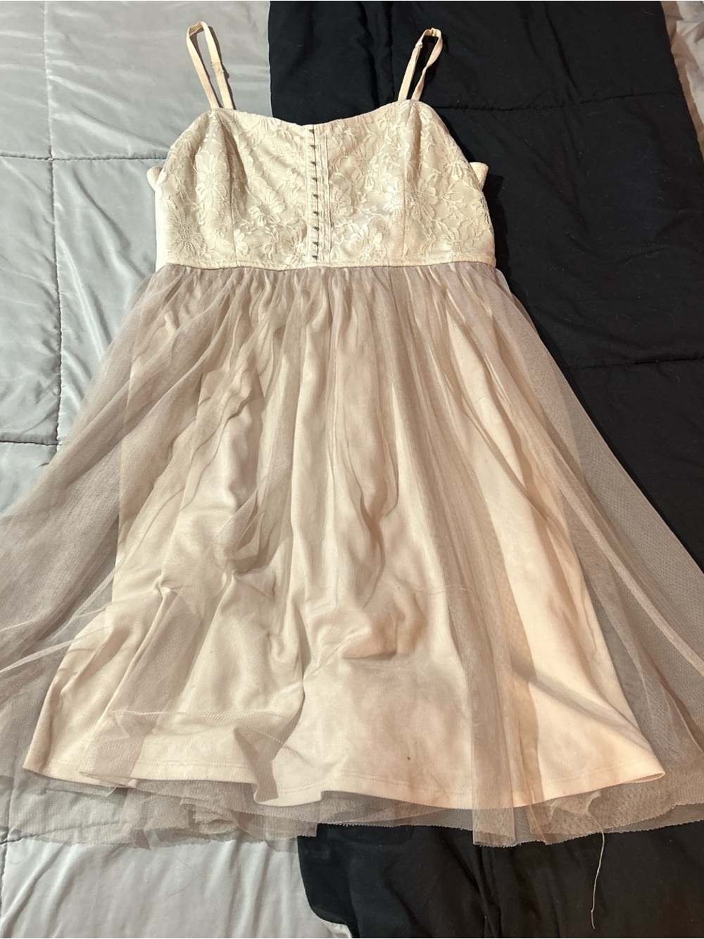 Cream Lace Bodice Tulle Formal Spaghetti-Strap Dress